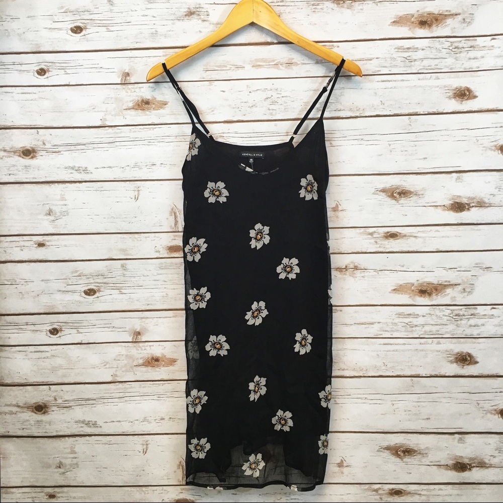 Kendall & Kylie black‎ flower dress